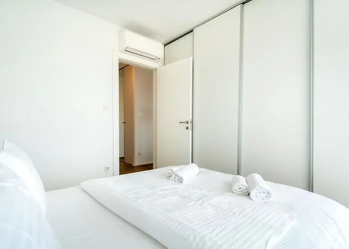 Prism Living 公寓 *