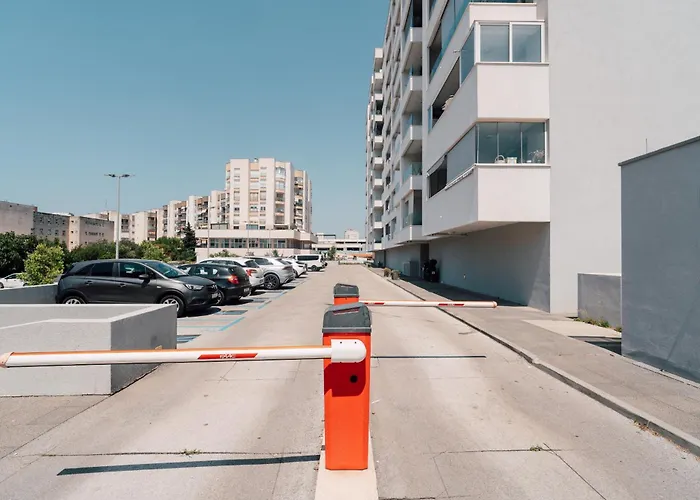 Prism Living 扎达尔